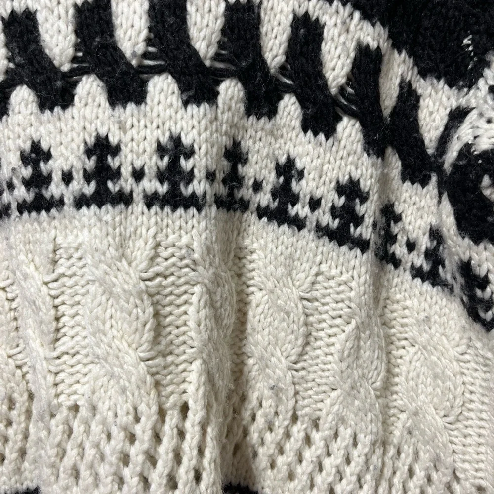 American Eagle Sweater **Thick Warm Nice 🌹☀️☀️☀️🌹 - Picture 2 of 3